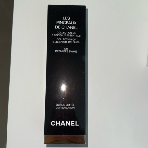 New Chanel Limited Edition Les Pinceaux Brushes Set Coral - Picture 2 of 4